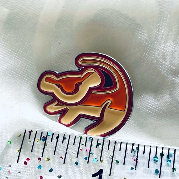 NWOT Lion King Simba Enamel Pin Brooch - Stainless Steel, 0.9" x 1.1" - Picture 7 of 7
